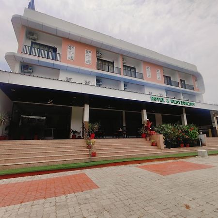 Hotel White Lotus Dungarpur ภายนอก รูปภาพ
