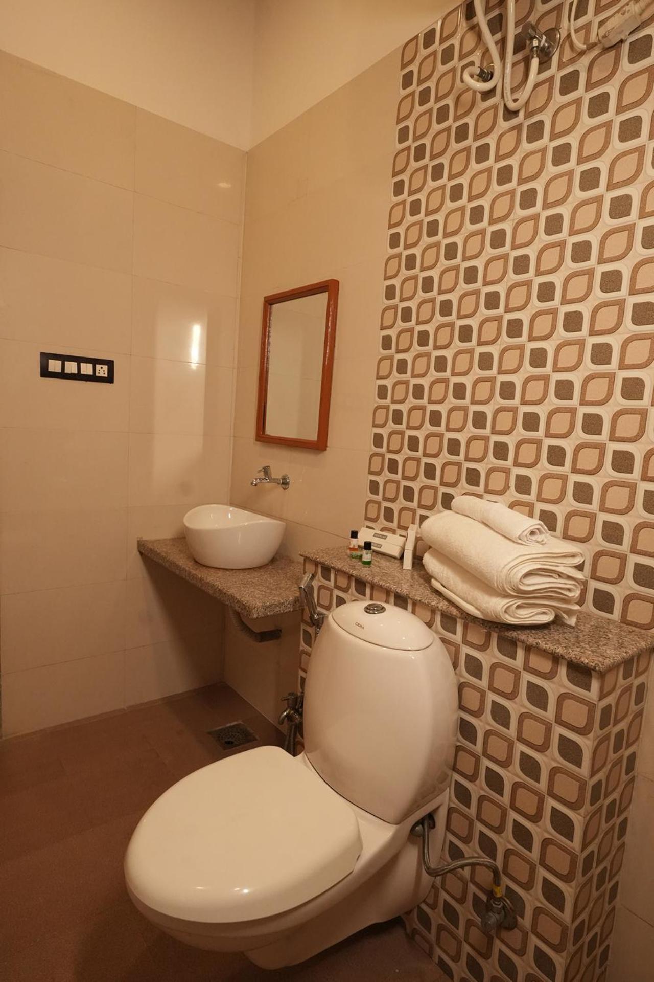 Hotel White Lotus Dungarpur ภายนอก รูปภาพ