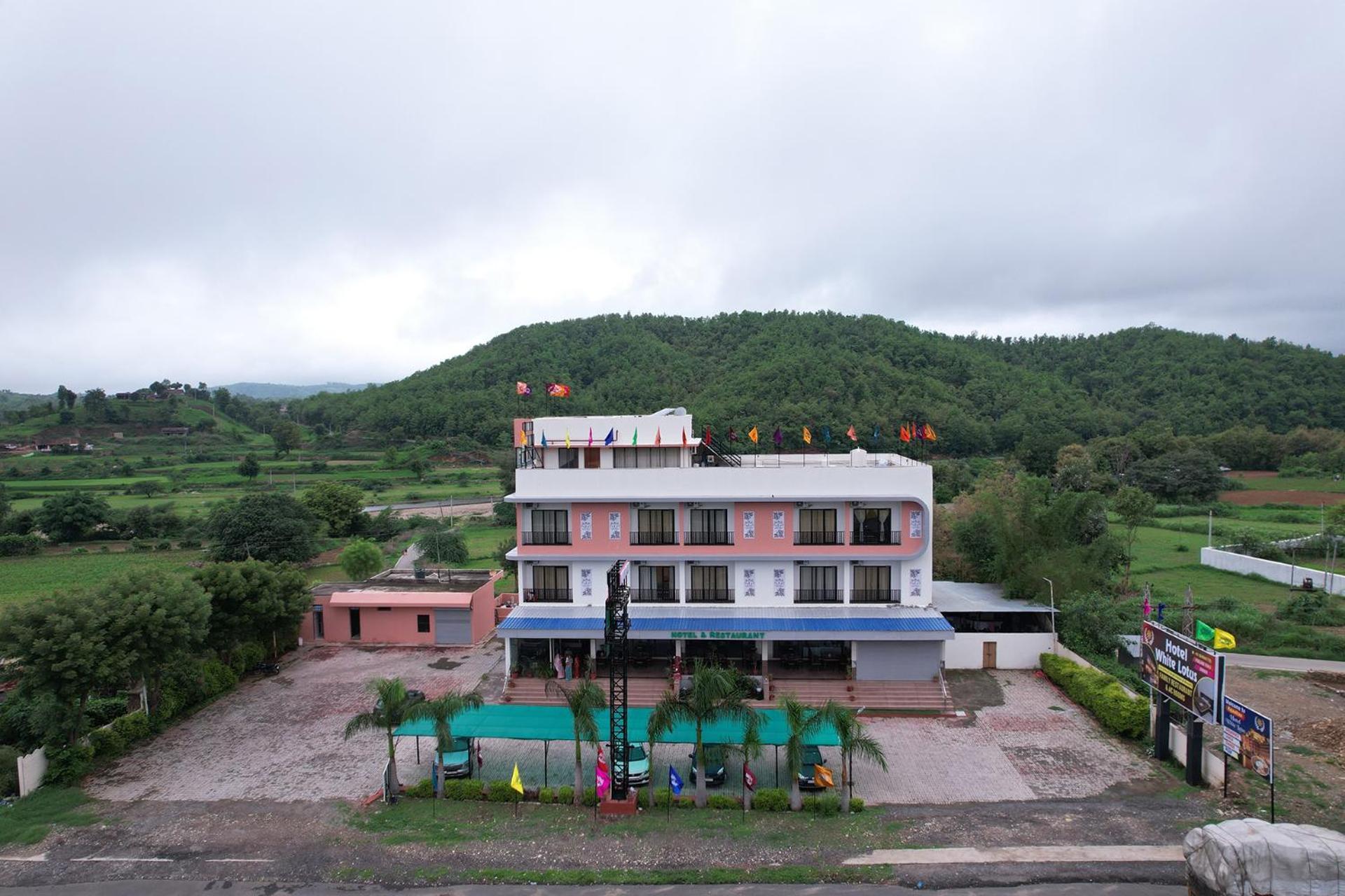 Hotel White Lotus Dungarpur ภายนอก รูปภาพ