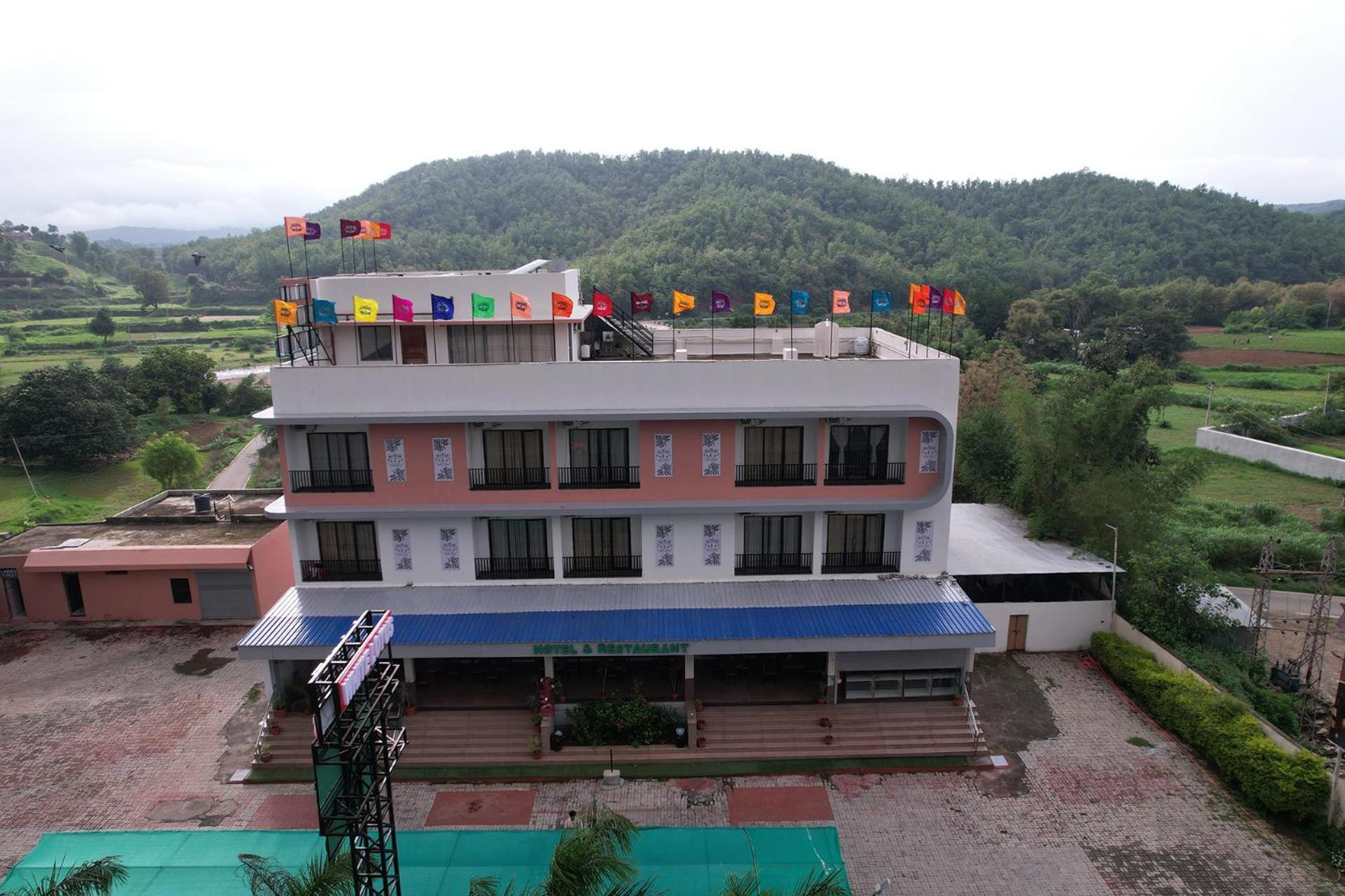 Hotel White Lotus Dungarpur ภายนอก รูปภาพ